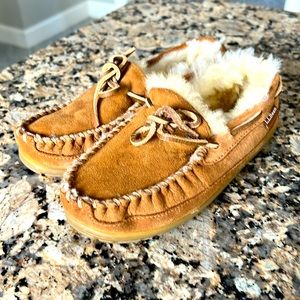 Kids L.L. Bean slippers wicked good mocs moccasins rubber sole sheepskin size 2